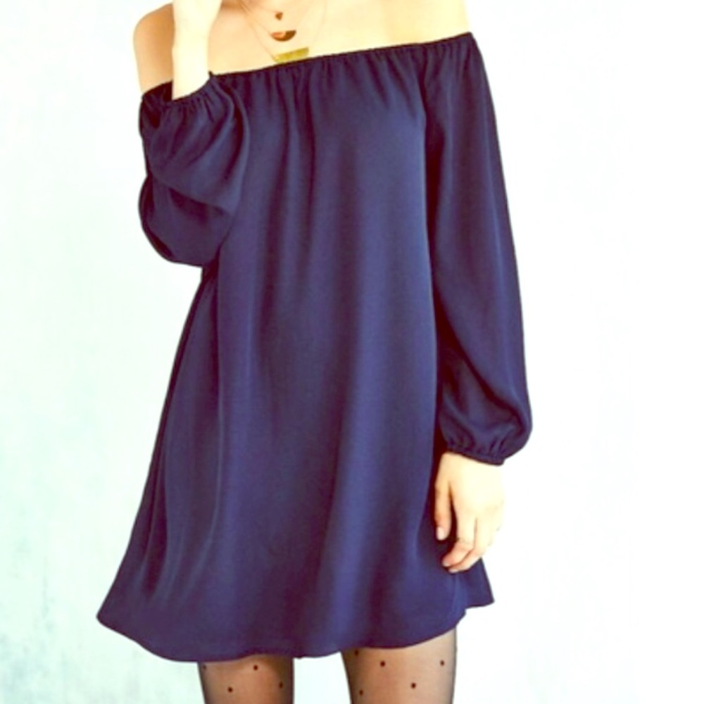 ⬇️ UO Ecote navy blue off-shoulder dress, Sz S.